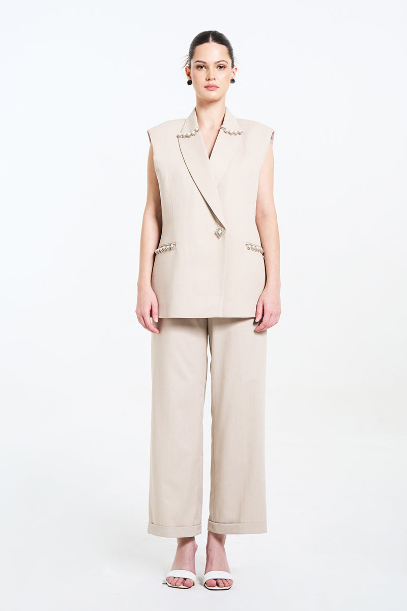 Aidan & Ice Caleste blazer in cream, tailored blazer with lapels and long sleeves, displayed on a hanger.