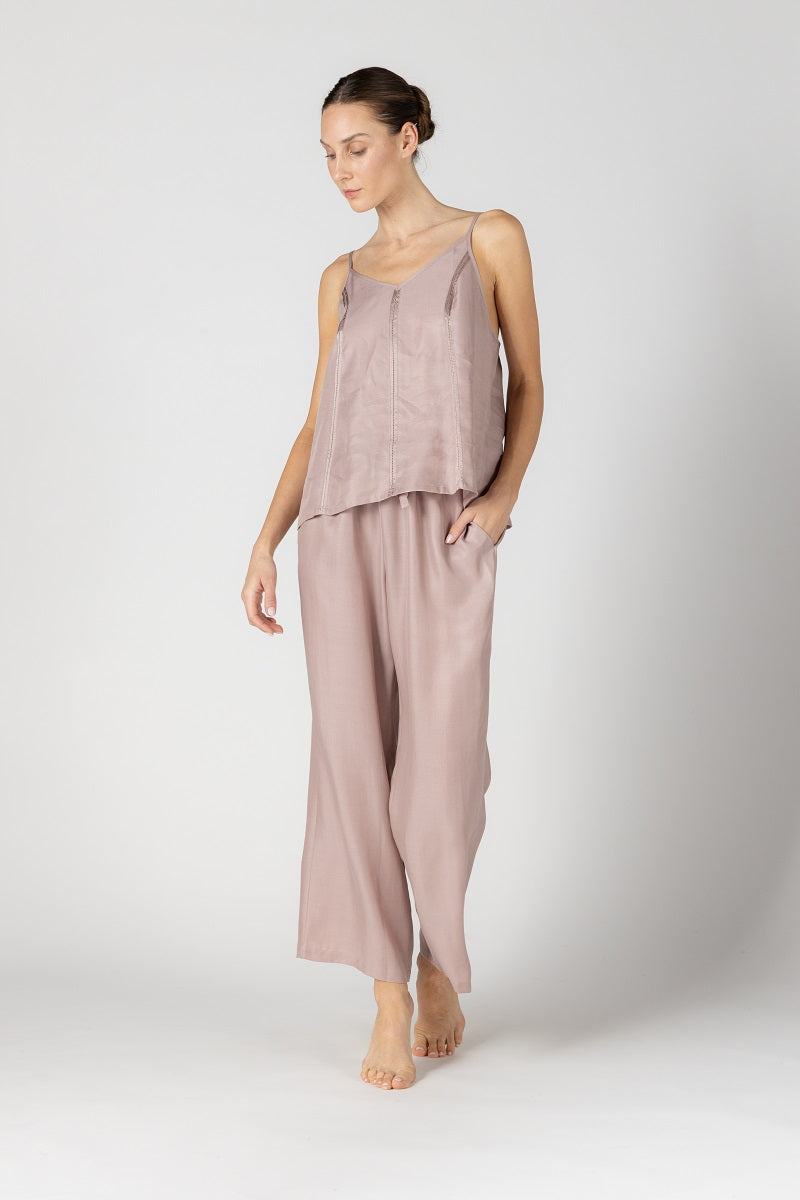NK IMODE KACEY CITY high V-neck camisole in freckles, soft loungewear top with a relaxed fit and adjustable straps.