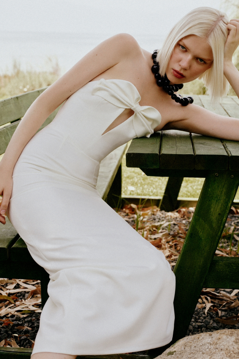 bow detail midi dress Sudi Etuz White STRAPLESS CUT-OUT BOW DETAIL MIDI DRESS