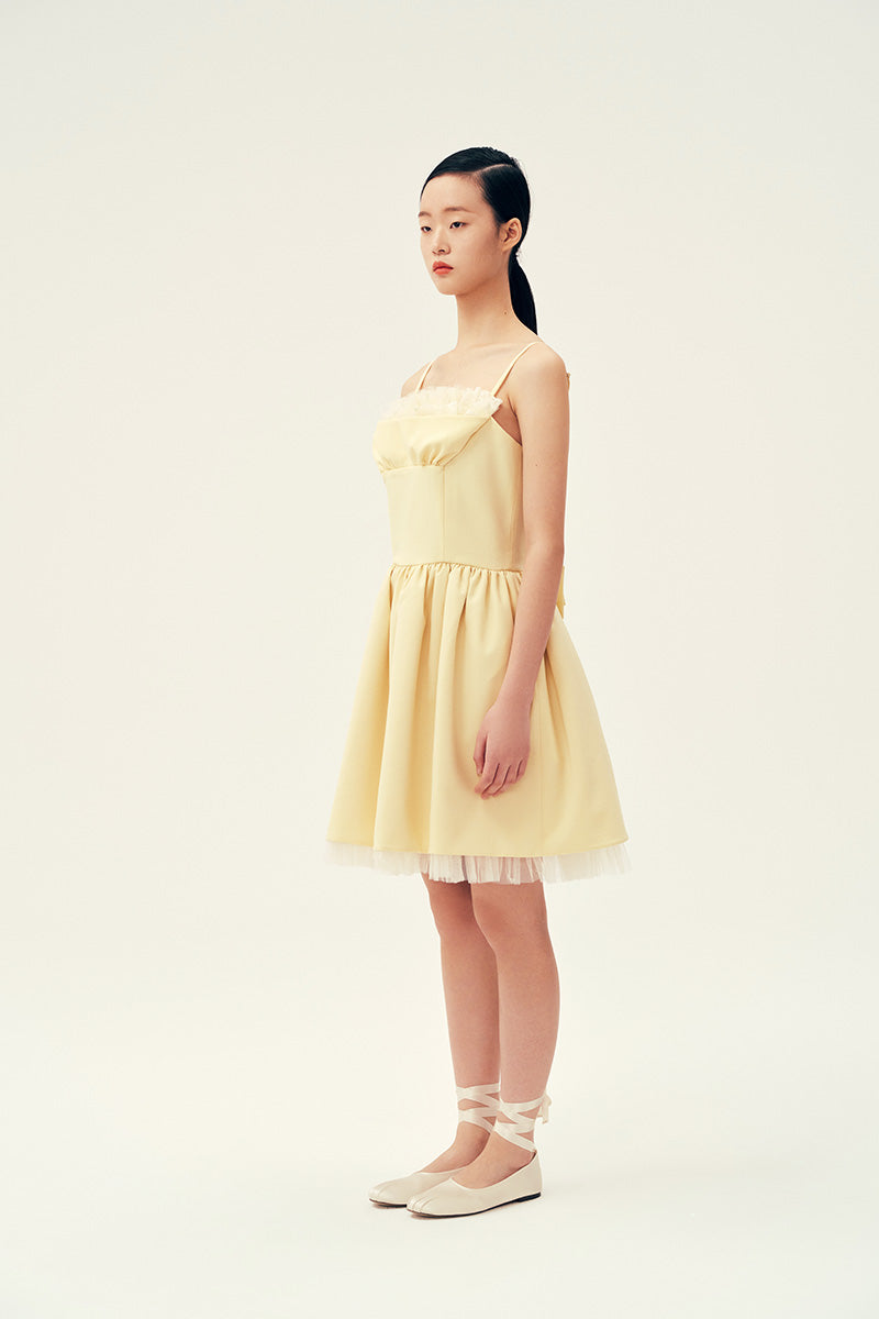 pastel yellow spring dress Yellow one-shoulder dress with pastel prom bouquet