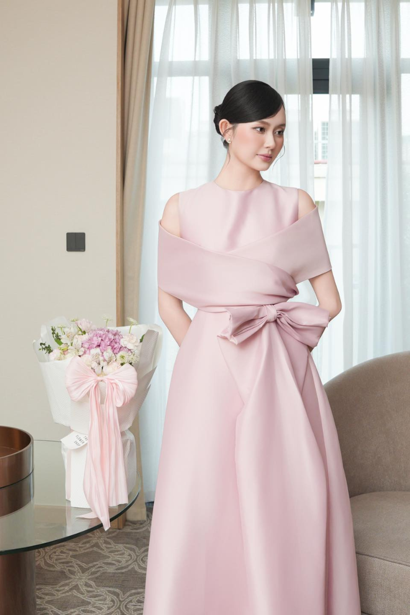 White Plan twin dress gown featuring a flowing design, elegant fabric, and a soft, comfortable fit displayed in the image.