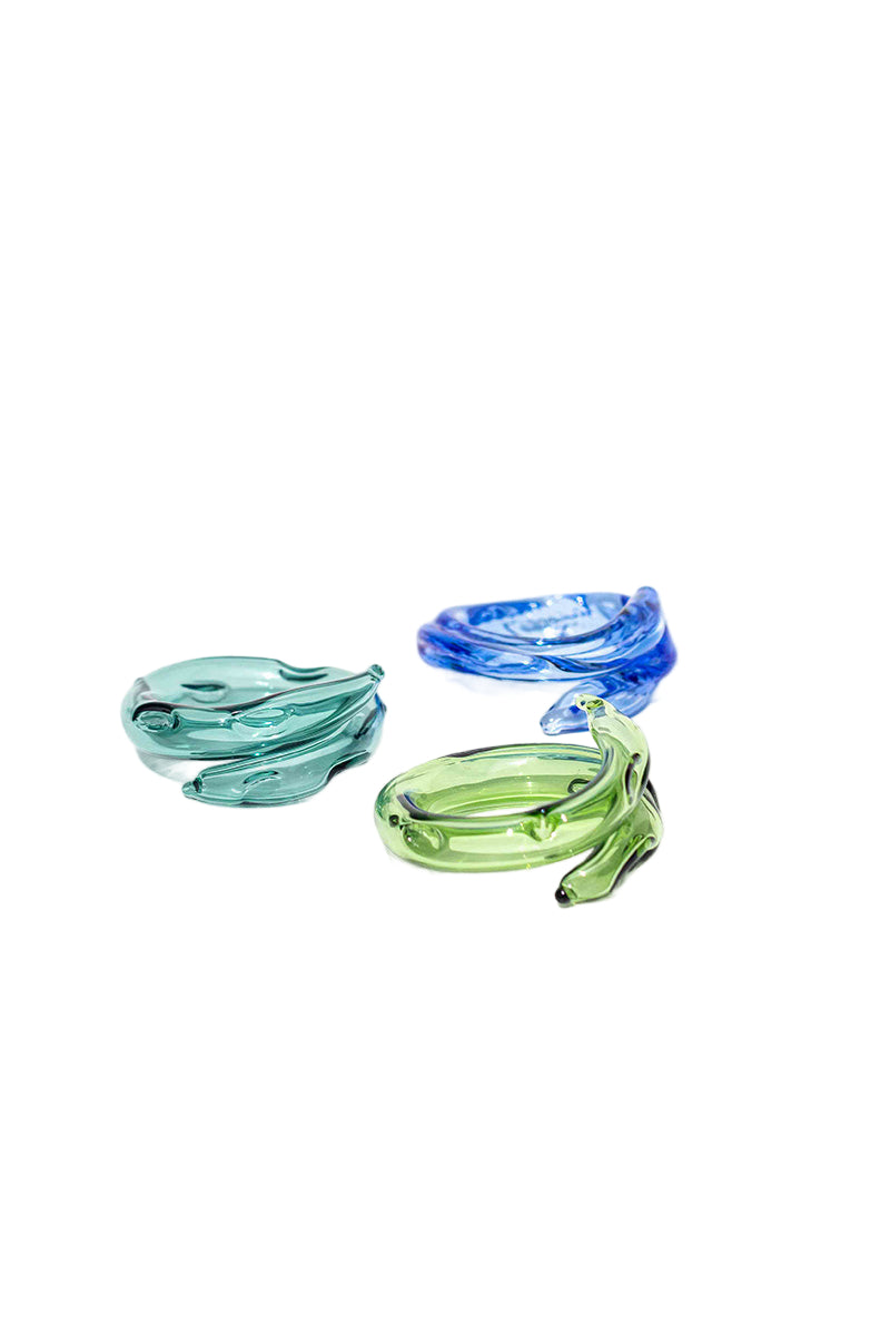 Set of three SALVÁREA rings featuring turquoise, green, and ocean blue colors with intricate remolino designs.