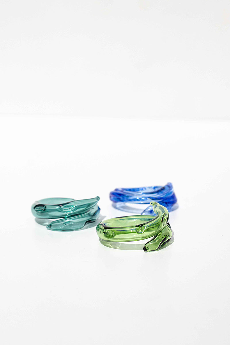 Set of three SALVÁREA rings featuring turquoise, green, and ocean blue colors with intricate remolino designs.