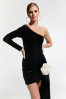 Nur Karaata SR NUR KARAATA X CULT Mia Connaaught velvet mini dress, shown in a stylish design with rich velvet fabric and a fitted silhouette.