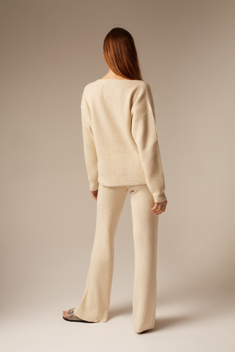 STELLA V-NECK SWEATER IN CREAM - CULT MIA
