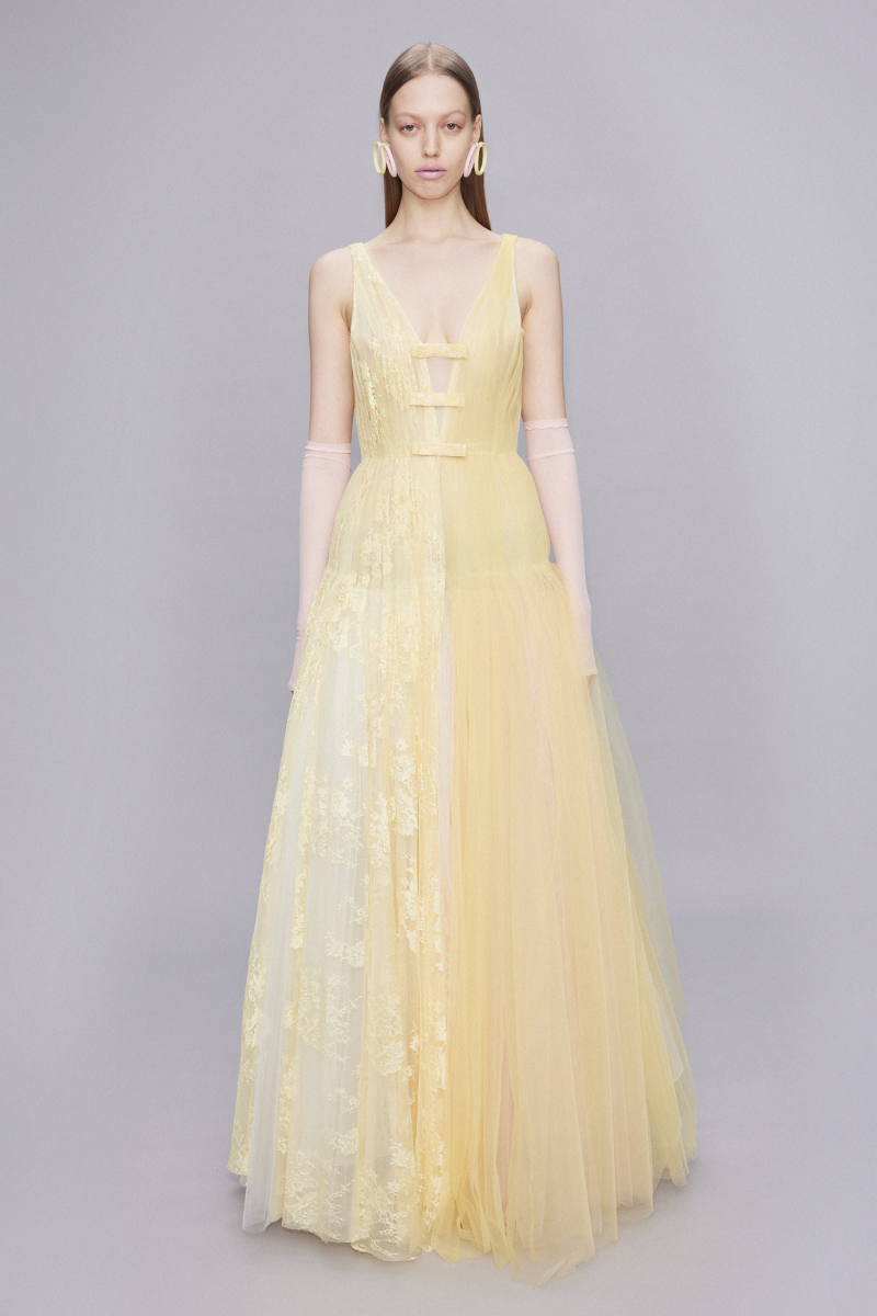 DEEP V NECKLINE TULLE AND LACE MIX GOWN - CULT MIA