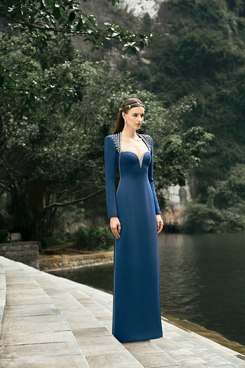 DARK BLUE LONG SLEEVE CHEST CUP STRAIGHT GOWN - CULT MIA