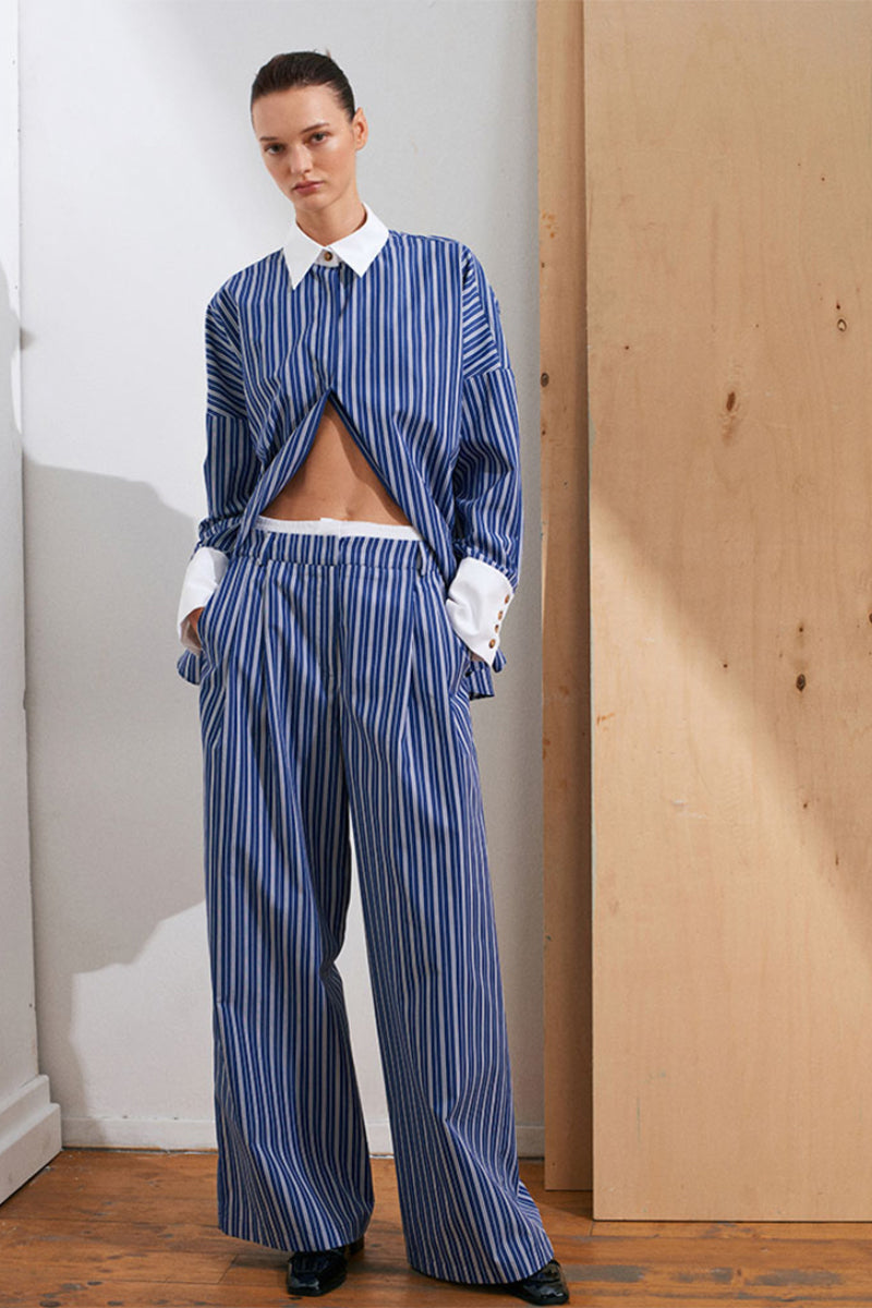 Acaria Studio ICONIC NY shirt in navy and white, stylish casual shirt with a modern fit, displayed on a neutral background.