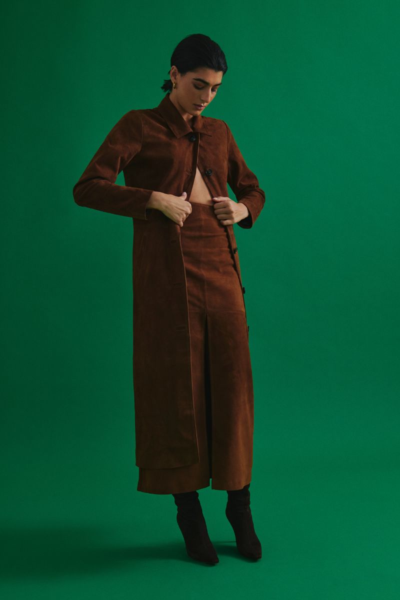 ZUT long brown maxi skirt with flowing fabric, styled with a high waist and subtle pleats, perfect for casual or dressy looks.