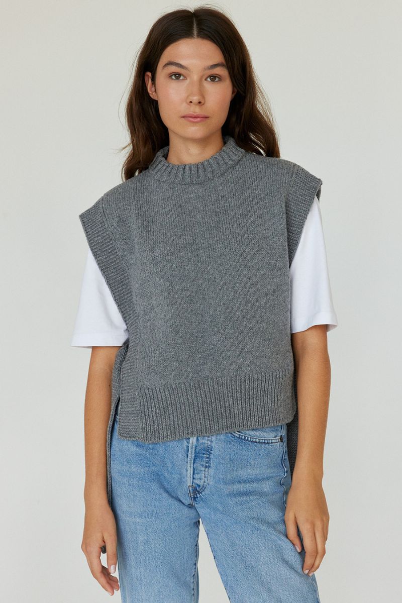 KALVOS VEST IN DOVEY GRAY - CULT MIA