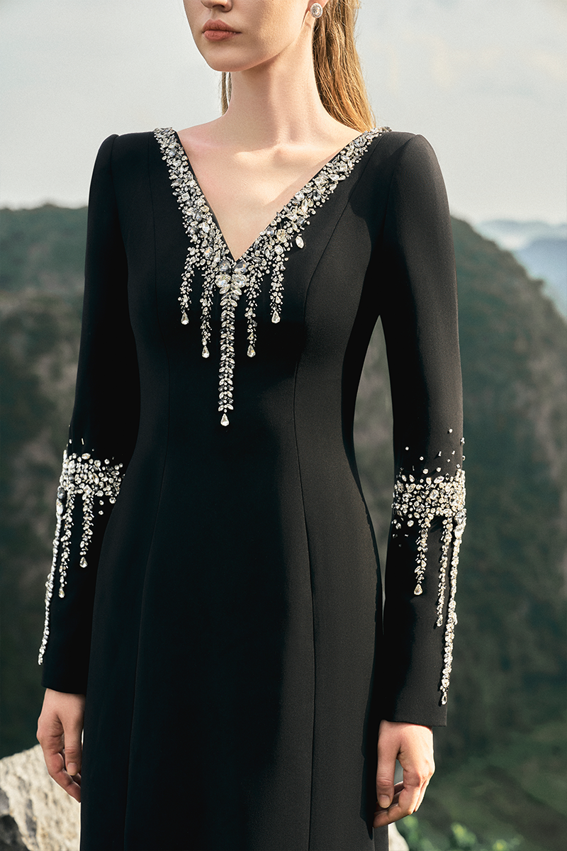 BLACK V-NECK BACK SLIT GOWN - CULT MIA
