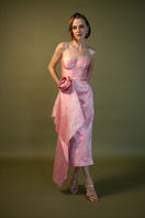 Estefania Idilio pencil skirt in citrus pink, midi length, fitted waist, and sleek silhouette, shown on a model.