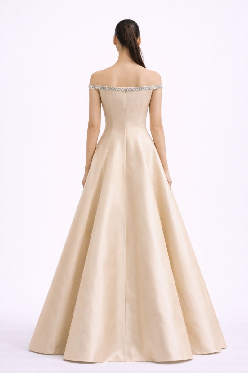 Nihan Peker Aminna ballgown in luxurious fabric with a flowing silhouette and elegant design, perfect for formal occasions.