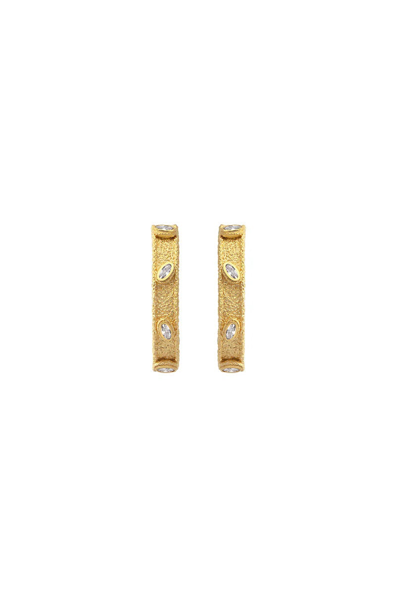 Peracas Salma hoops earrings in white, stylish round hoop jewelry with a minimalist design, perfect for everyday wear.