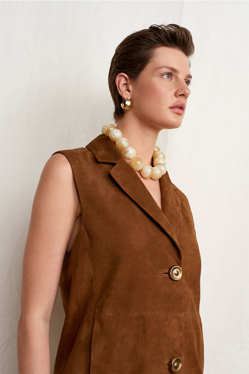 Brown Acaria Studio TERRA vest displayed on a mannequin, showcasing its stylish and comfortable design.