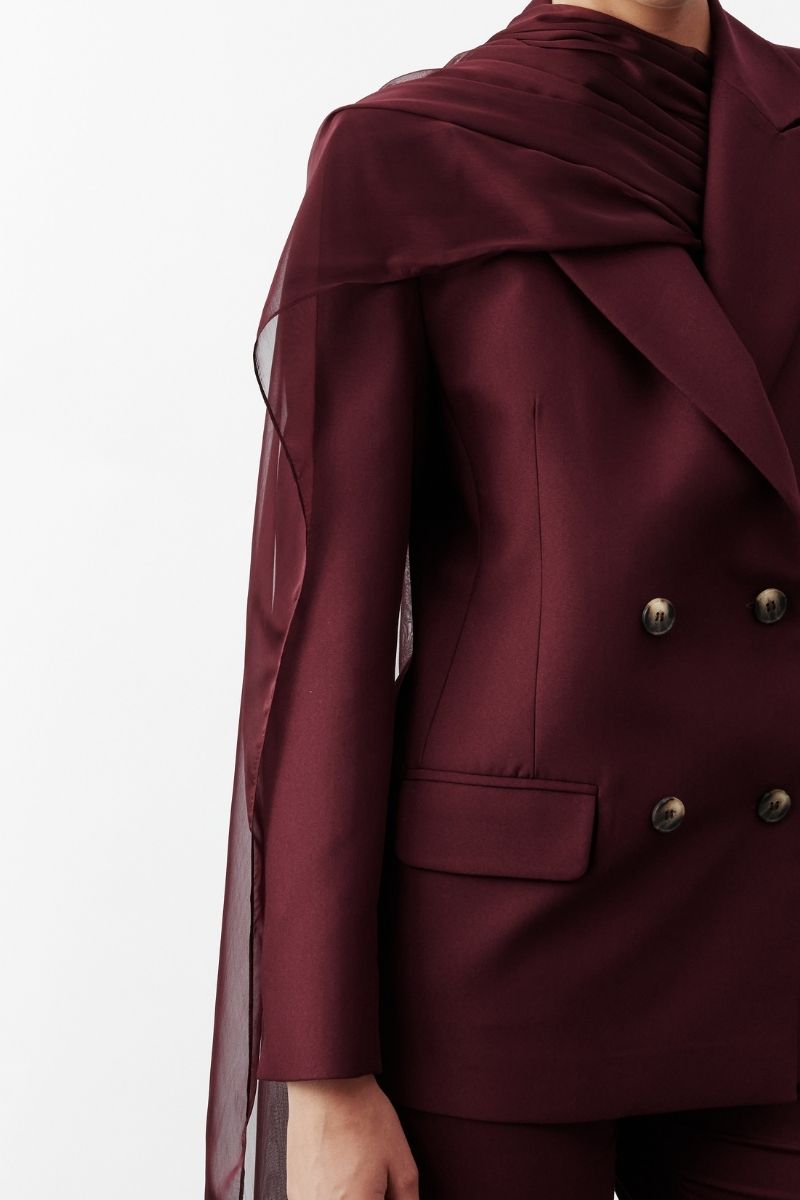 Nazlı Ceren Elodie Bordeaux jacket, stylish women's outerwear with a tailored fit and classic design, shown on a model.