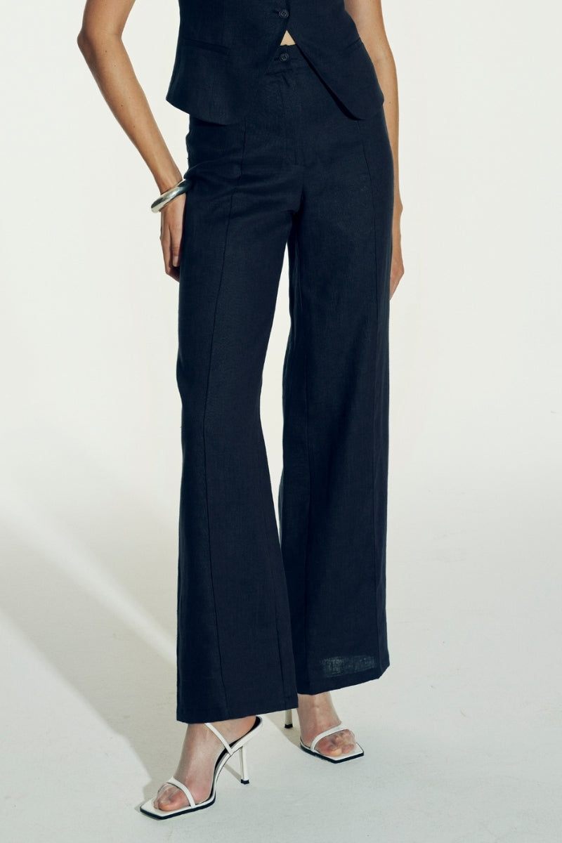 Nazlı Ceren Millie linen trousers in dark navy, stylish pants with a relaxed fit and tailored design.