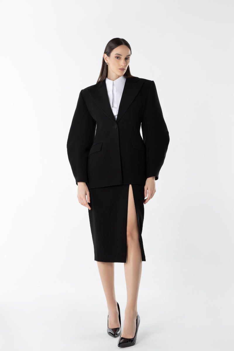 Lili Blanc LINE BLAZER in a tailored blazer style, featuring a sleek design and classic fit, perfect for stylish, professional looks.