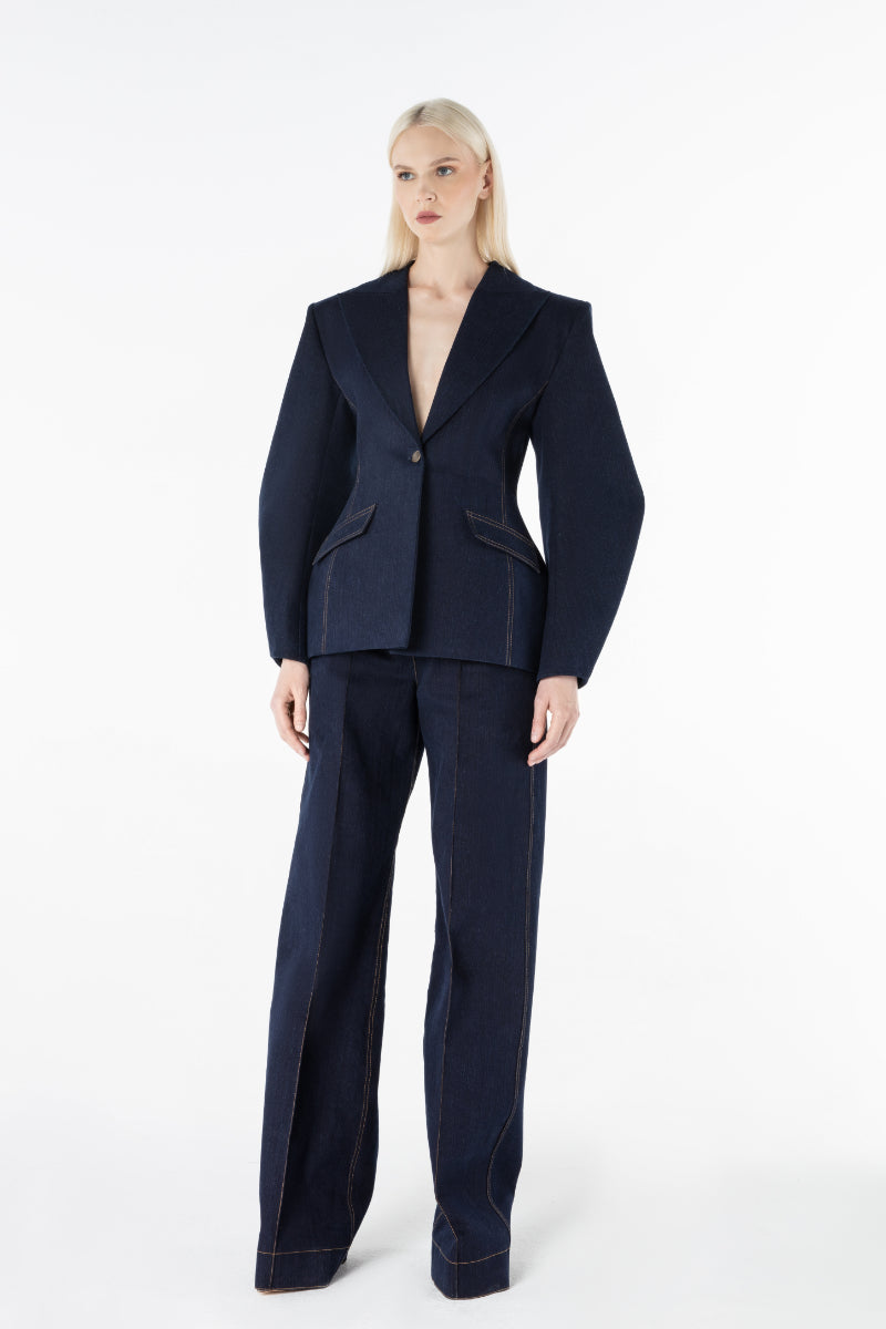 Lili Blanc AXIS trousers, stylish pants with a tailored fit, shown in a neutral color, ideal for casual or professional wear.
