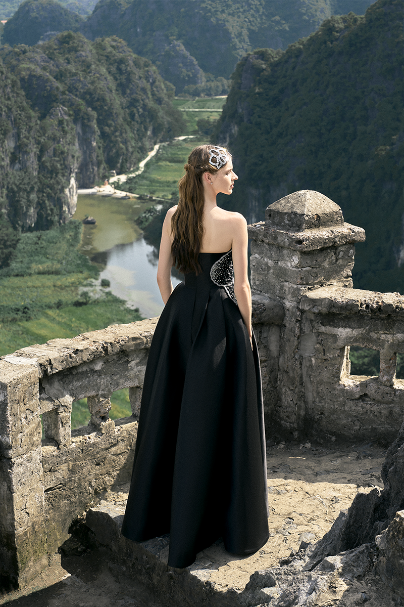 BLACK STRAPLESS ORCHID PATTERNED A-LINE GOWN - CULT MIA