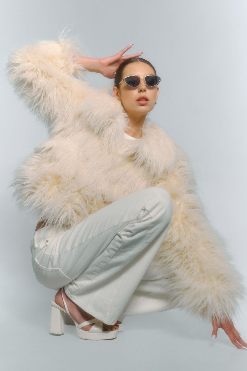 FLUFFY FAUX FUR JACKET IN ECRU - CULT MIA