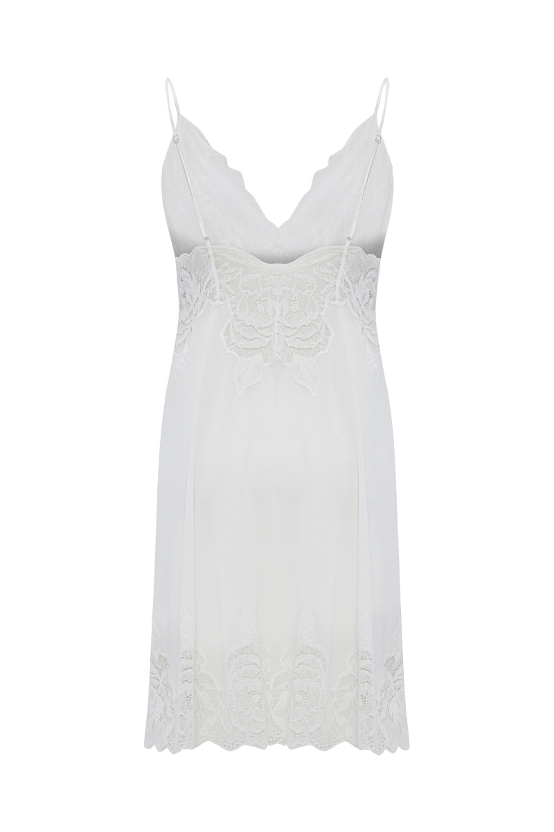 Bocan Couture Miss Alba short nightgown with off-white lace, featuring delicate lace details and a comfortable fit.