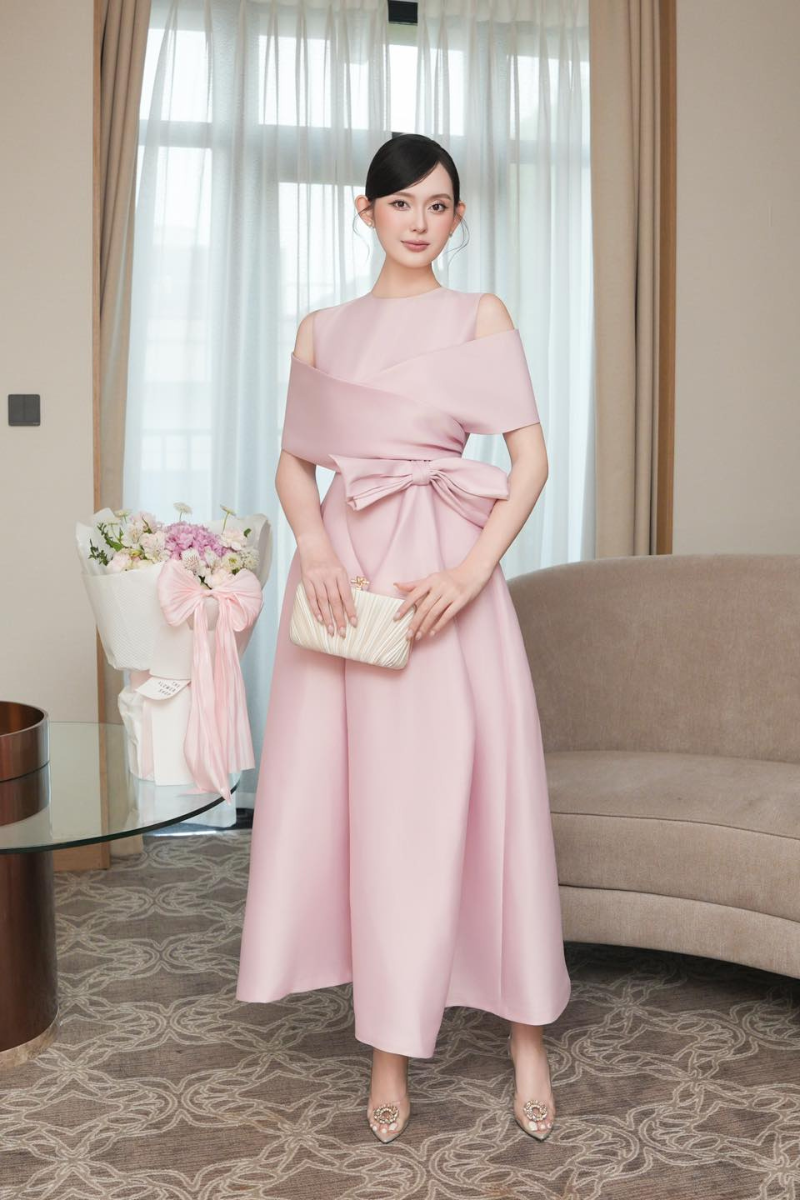 White Plan twin gown with long sleeves and elegant design, perfect for formal occasions or special events.