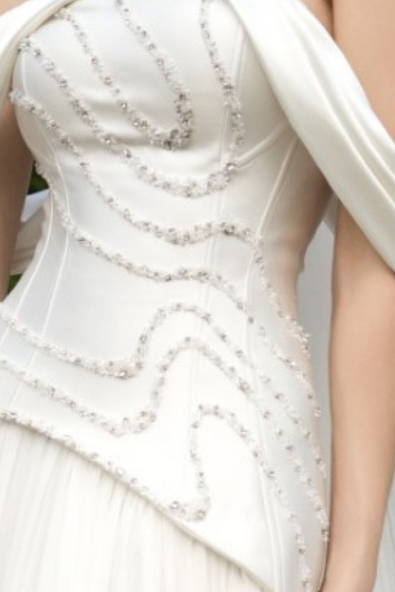 Elegant CULT MIA X 21Six Helena taffeta pleated gown with a fitted bodice and flowing skirt, perfect for formal occasions.