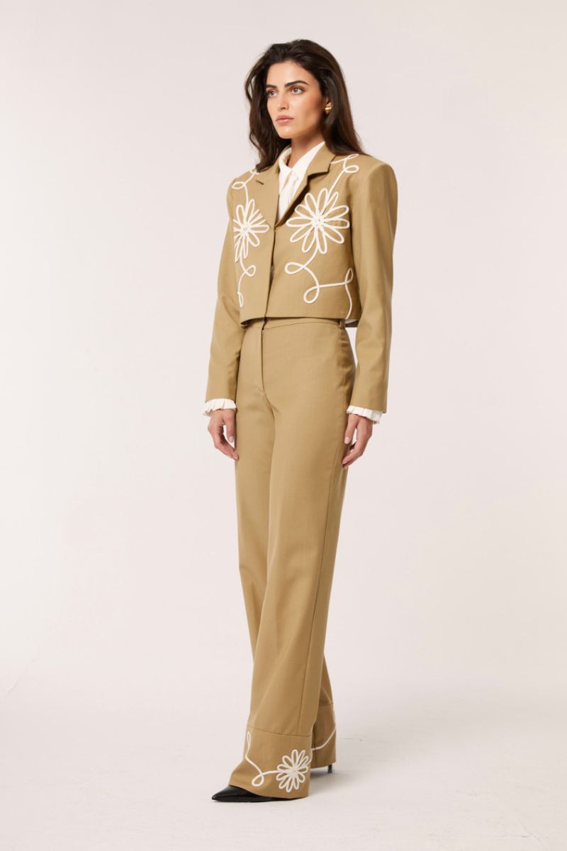 Señorita beige Lara blazer jacket with tailored fit and classic lapel collar, displayed on a neutral background.