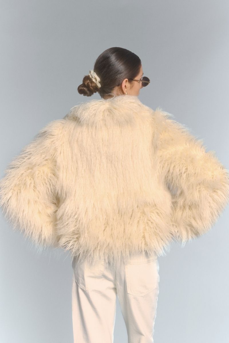 FLUFFY FAUX FUR JACKET IN ECRU - CULT MIA