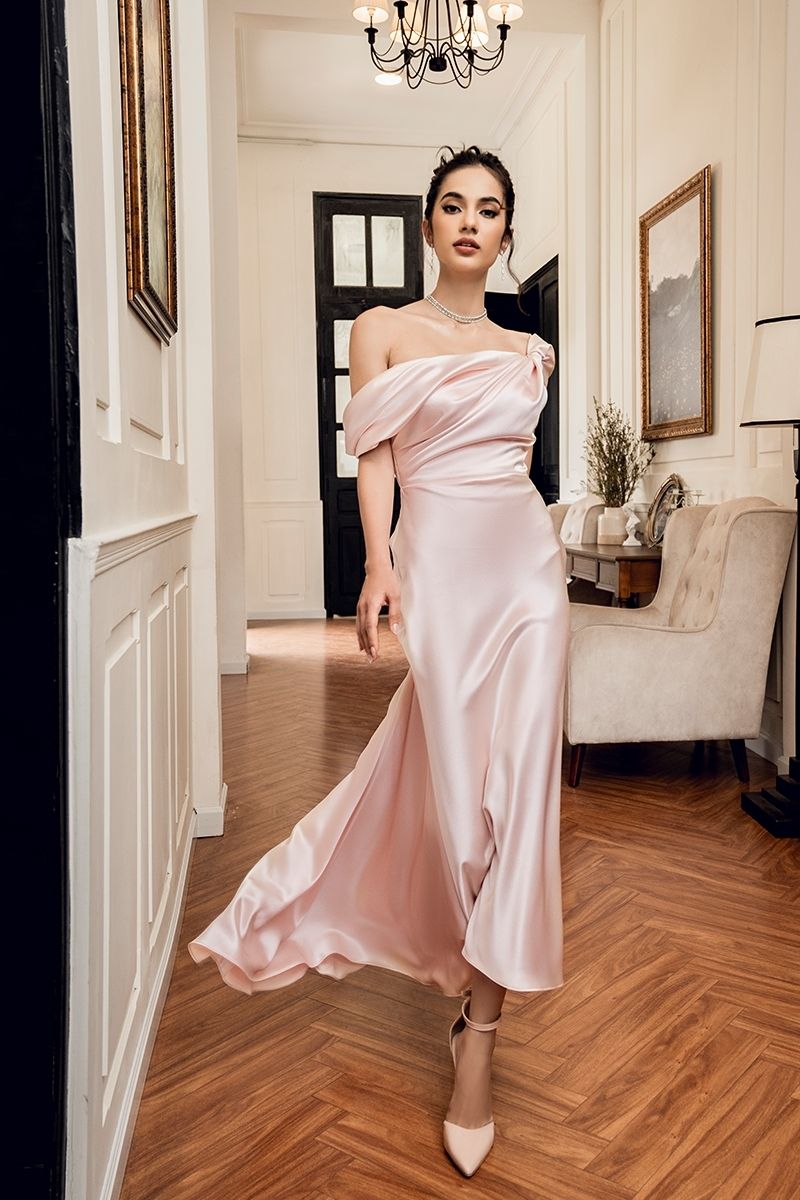 ROSE GOLD OFF-SHOULDER SILK MAXI DRESS - CULT MIA