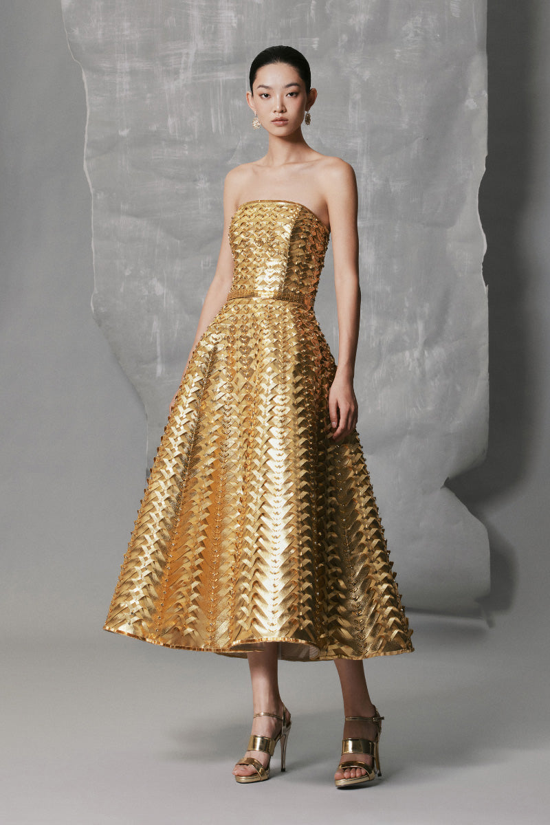 A-LINE MIDI DRESS CRAFTED FROM GOLD METALLIC | CULT MIA | Phan Huy A-LINE MIDI DRESS CRAFTED FROM GOLD METALLIC | CULT MIA | Phan Huy