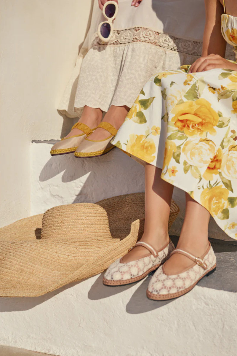 PIERRE SUNFLOWER CREAM FLATS WITH LIGHT BROWN PIPING