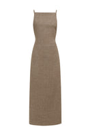 Leica square-neck column maxi dress in flowing fabric, featuring a fitted silhouette and elegant design.