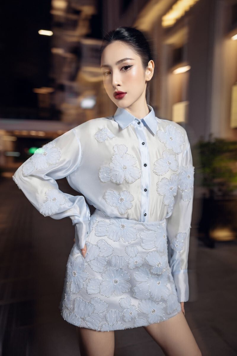 FELICIA blue shiny silk floral co-ord set from 21Six with a matching shirt and skirt, featuring a glossy finish and vibrant floral pattern.