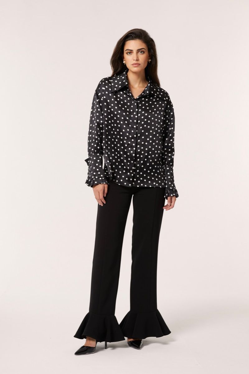 Señorita Antonia polka dot blouse in black and white, stylish shirt with a classic polka pattern and feminine fit.