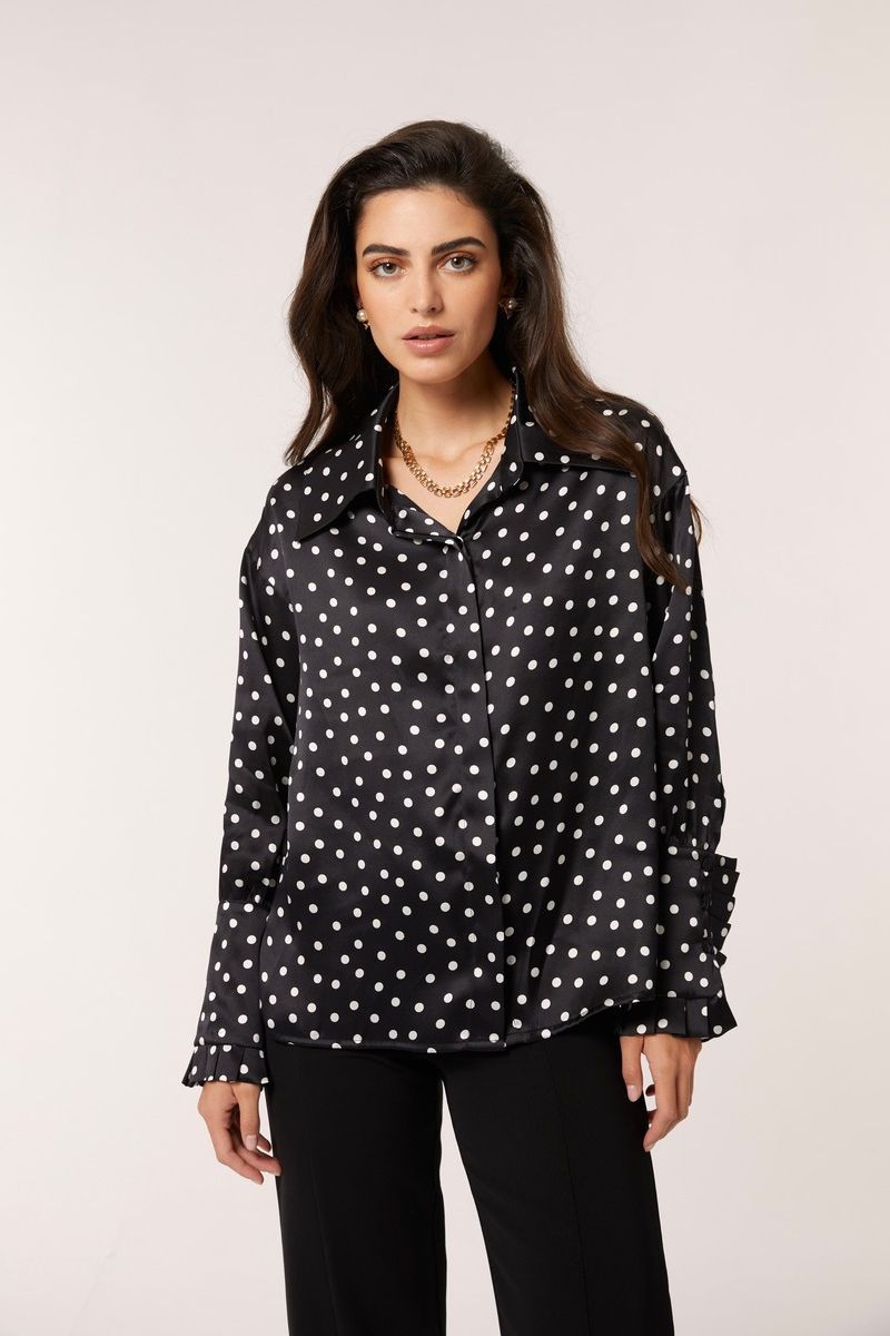 Señorita Antonia polka dot blouse in black and white, lightweight shirt with long sleeves and classic collar, casual and stylish.