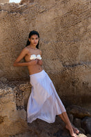 IKINITA Nausica lilac midi skirt with flowy fabric and high waist, shown on a model in a stylish, casual setting.