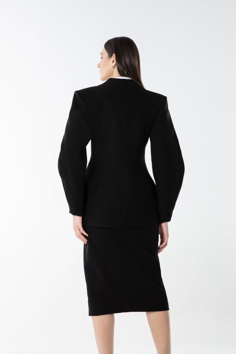 Lili Blanc Line Blazer, tailored blazer in neutral fabric, featuring a classic lapel collar and structured fit, shown on a model.