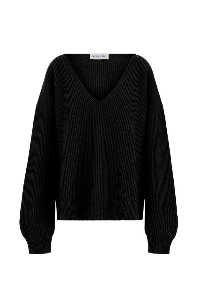 STELLA V-NECK SWEATER IN BLACK - CULT MIA