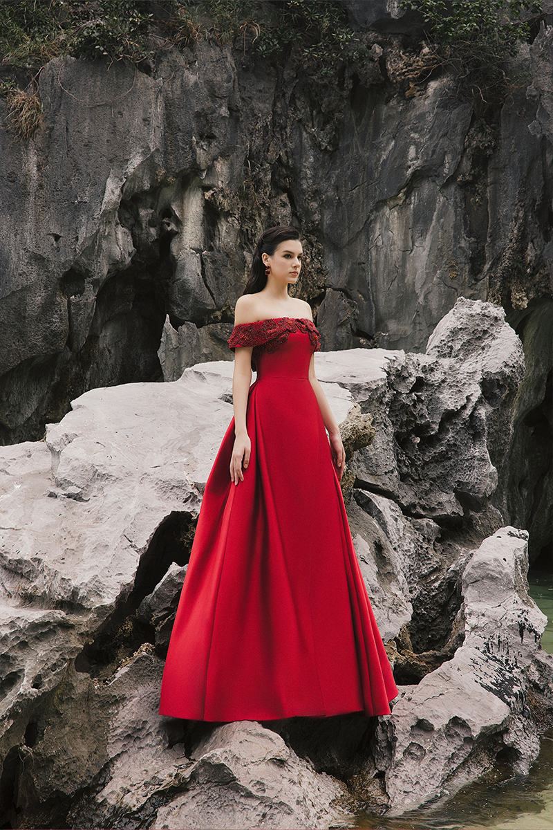 BAMBOO TAFFETA GOWN IN RED - CULT MIA