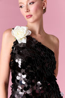 Nur Karaata Giselle Minimax gown featuring elegant fabric and intricate design, perfect for formal occasions.