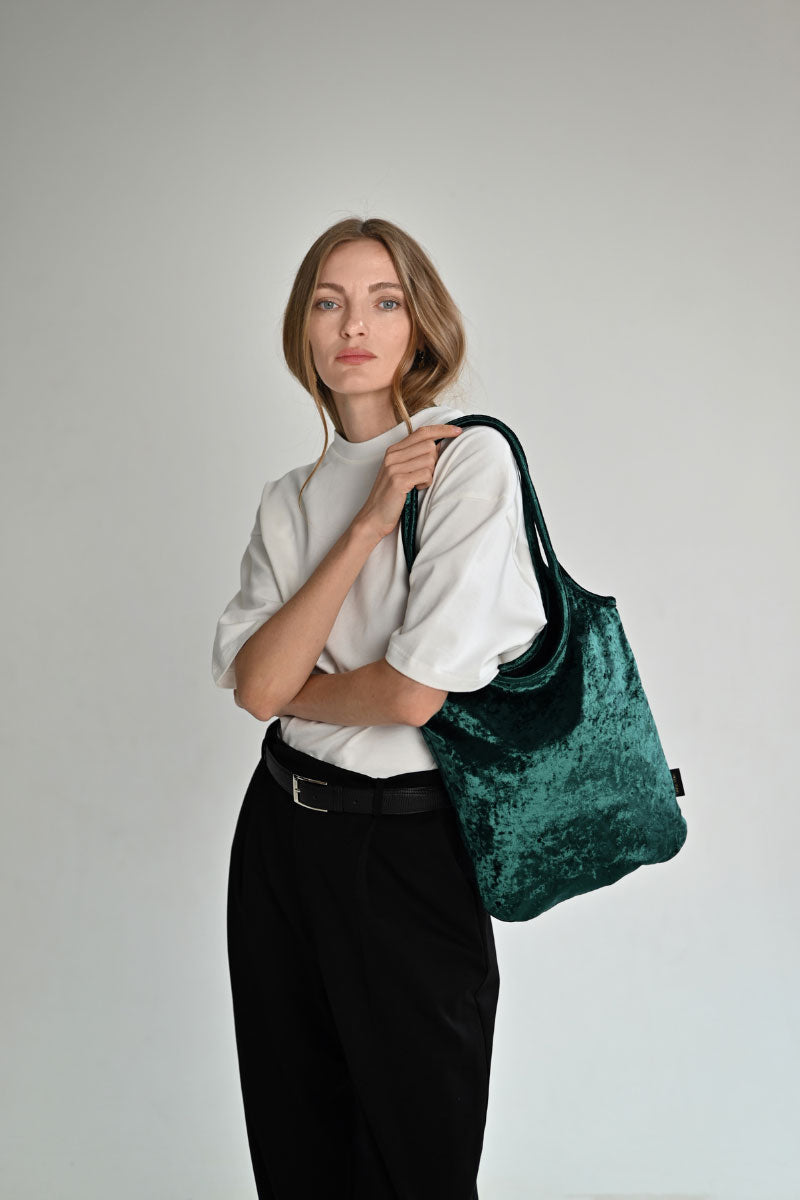 VIKEL STUDIO GIGI Emerald shoulder bag with sleek design and gold-tone hardware, featuring a comfortable strap and stylish look.
