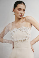 White Plan LANLOLA maxi dress, flowy white dress with a fitted waist and sleeveless design, perfect for summer wear.