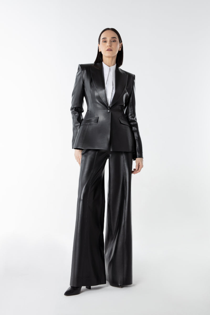 Lili Blanc vegan core trousers, stylish pants with a relaxed fit, featuring a high waist and sleek design.