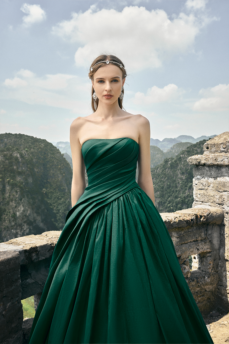 GREEN STRAPLESS DIAGONAL GATHERED GOWN - CULT MIA