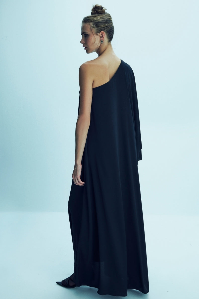 Black satin maxi dress with one-shoulder design by Nazlı Ceren, flowing elegant evening dress perfect for formal occasions.