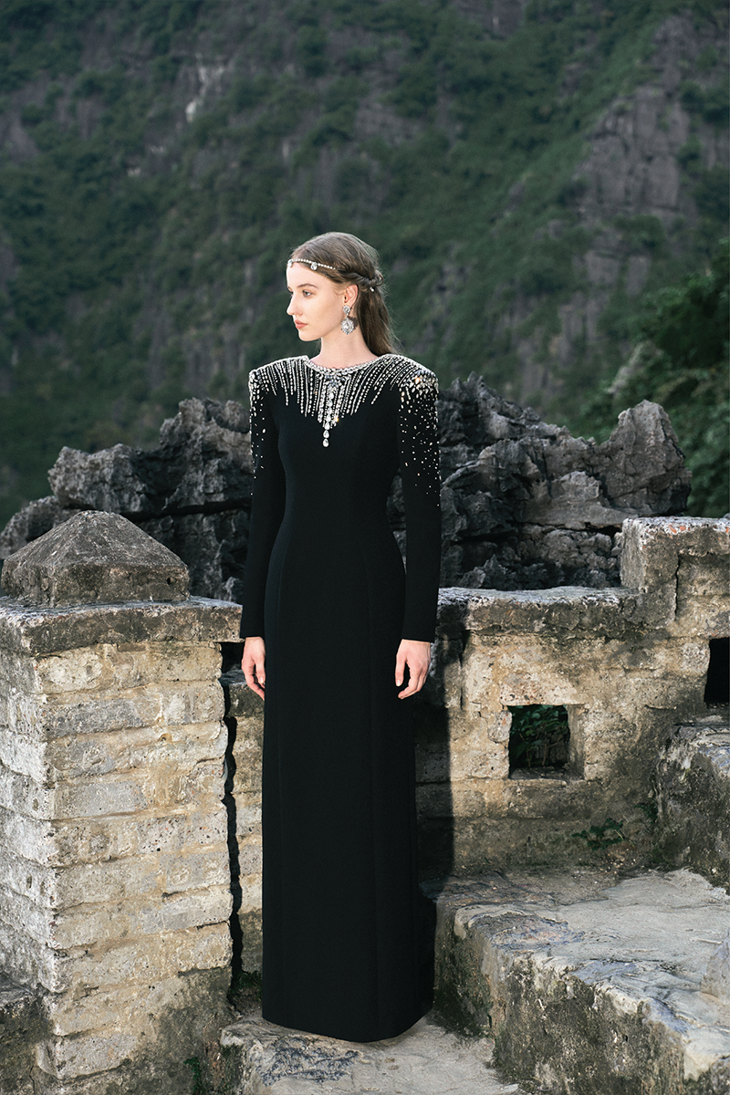 BLACK LONG SLEEVE OPEN BACK GOWN - CULT MIA