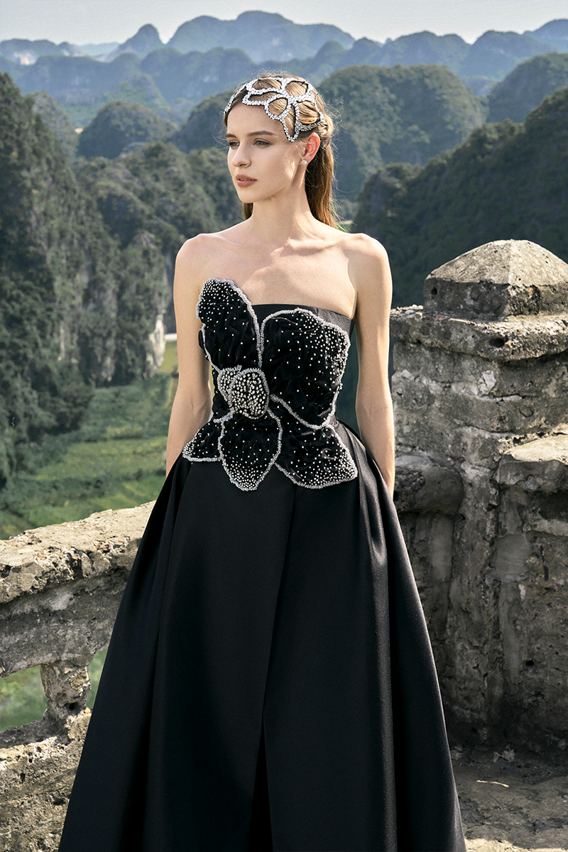 BLACK STRAPLESS ORCHID PATTERNED A-LINE GOWN - CULT MIA
