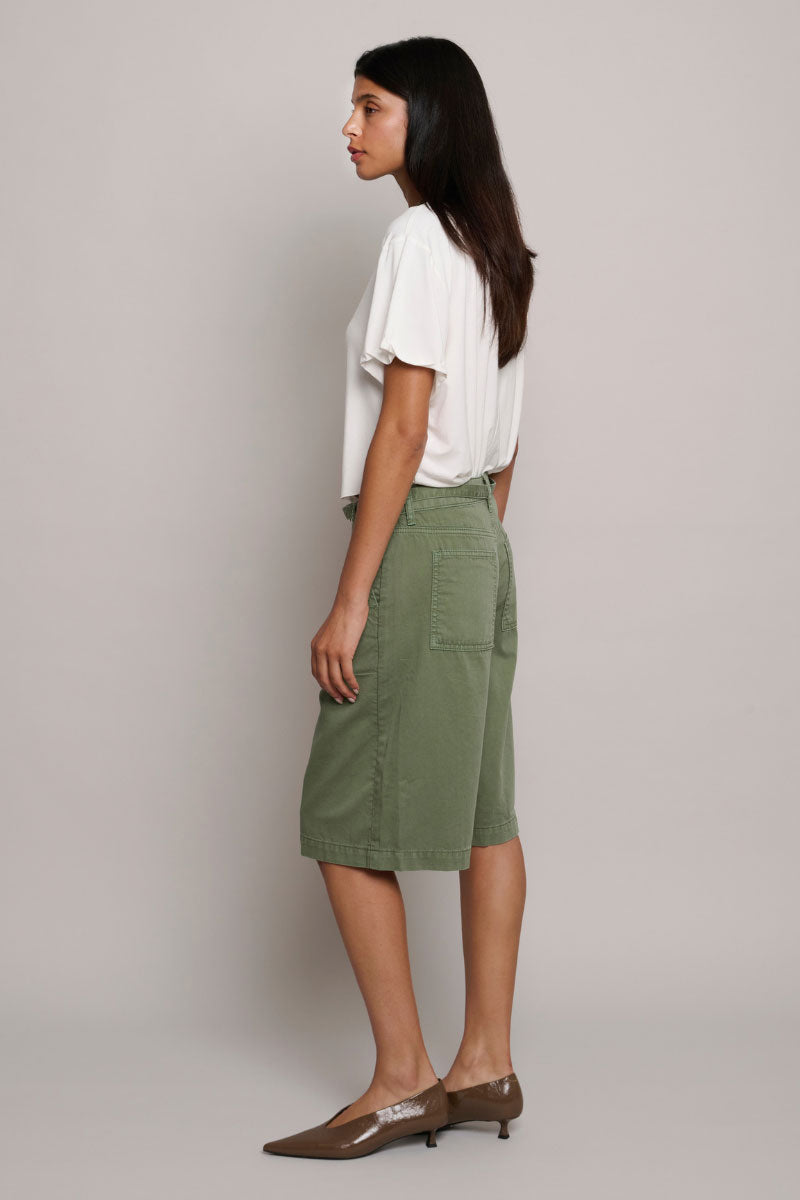 TT Studios PAM shorts in Greene Street green color, casual fit, with front pockets and adjustable waistband.